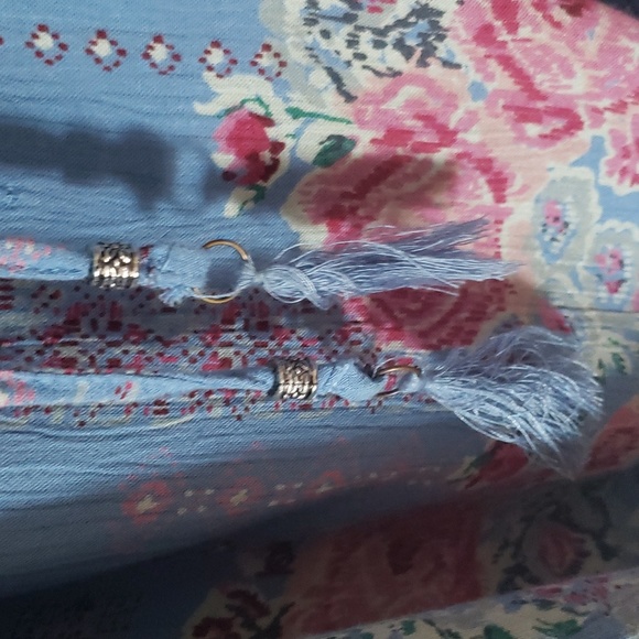 Angie Boho Blue Floral Cold Shoulder Top Size Medium - Picture 8 of 13